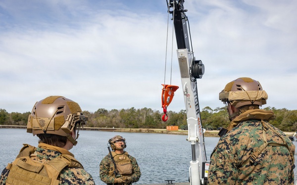2nd Marine Logistics Group’s Maritime Distribution Platoon provides demonstration to Assistant Deputy Commandant of Installations and Logistics