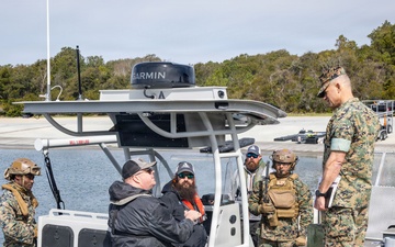 2nd Marine Logistics Group’s Maritime Distribution Platoon provides demonstration to Assistant Deputy Commandant of Installations and Logistics