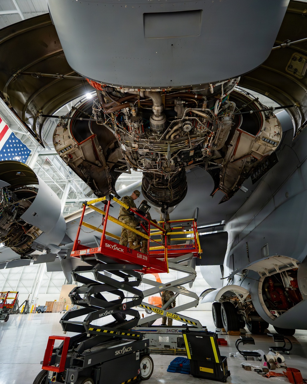 860th AMXS conducts maintenance on C-17