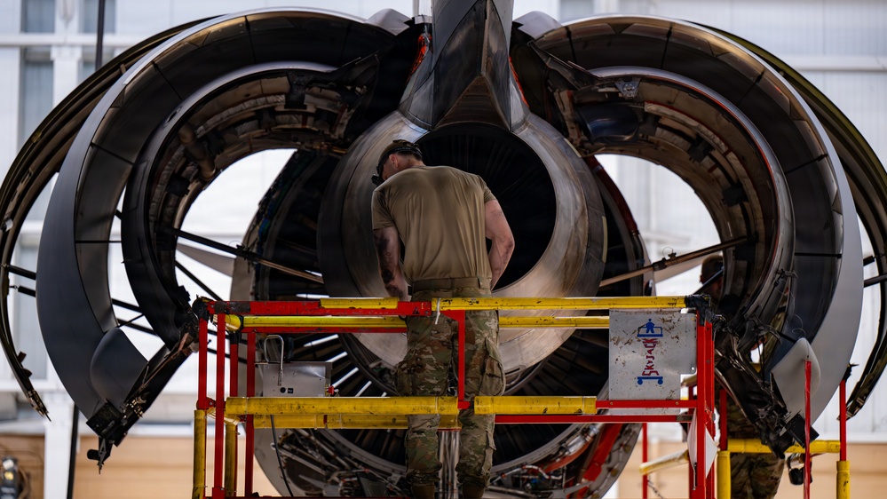 860th AMXS conducts maintenance on C-17