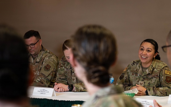 Maj. Gen. Neuman Tours 2nd Bomb Wing