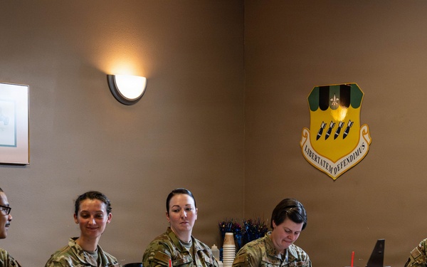 Maj. Gen. Neuman Tours 2nd Bomb Wing