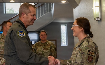 Maj. Gen. Neuman Tours 2nd Bomb Wing