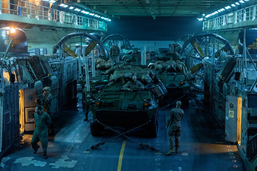 DVIDS - Images - 11th MEU Marines, Sailors Conduct Ship-to-Shore ...