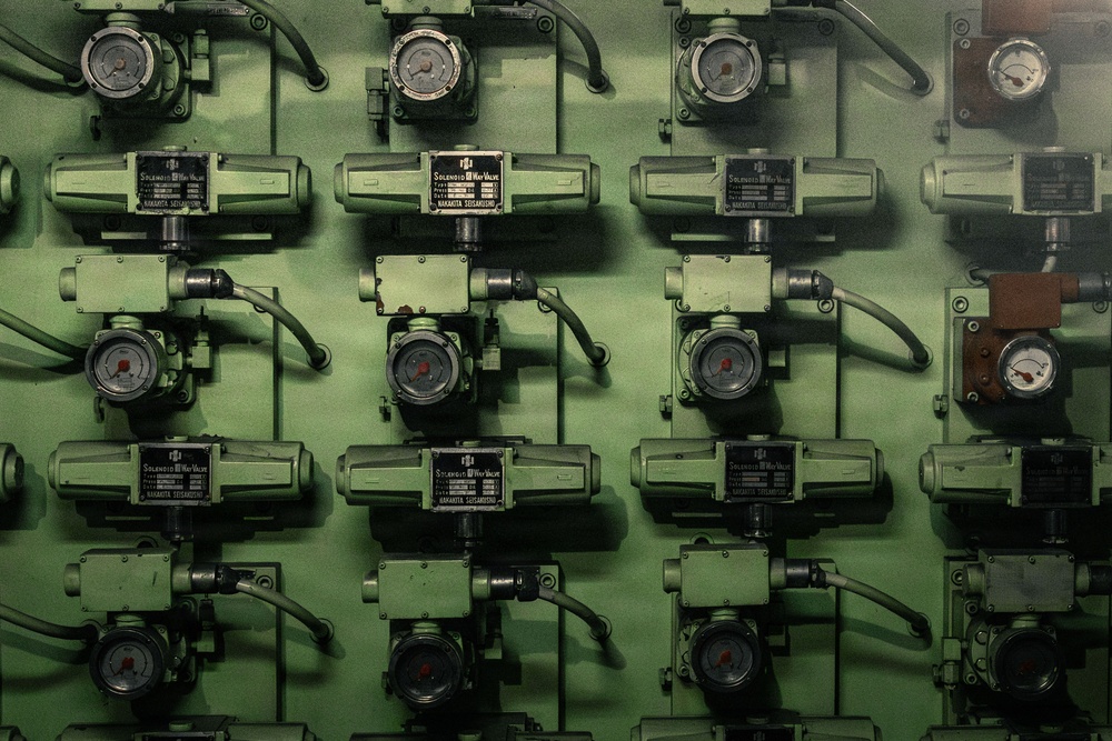 Brig. Gen. Joseph Katz Visits MV Cape Kennedy (T-AKR 5083)