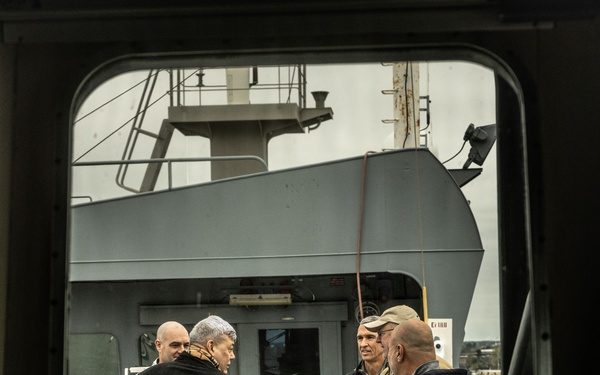 Brig. Gen. Joseph Katz Visits MV Cape Kennedy (T-AKR 5083)