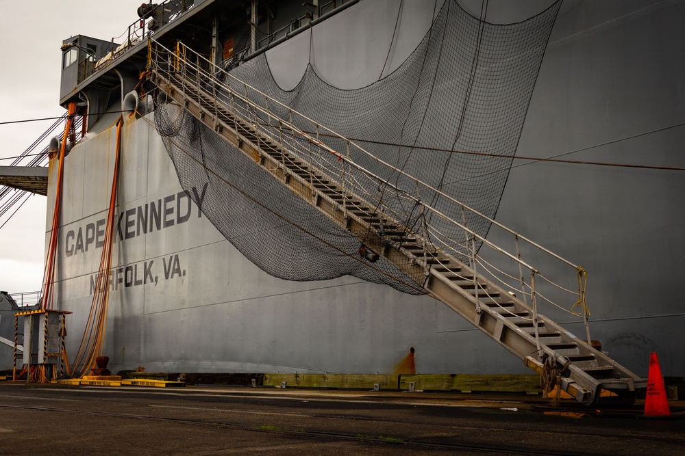 Brig. Gen. Joseph Katz Visits MV Cape Kennedy (T-AKR 5083)