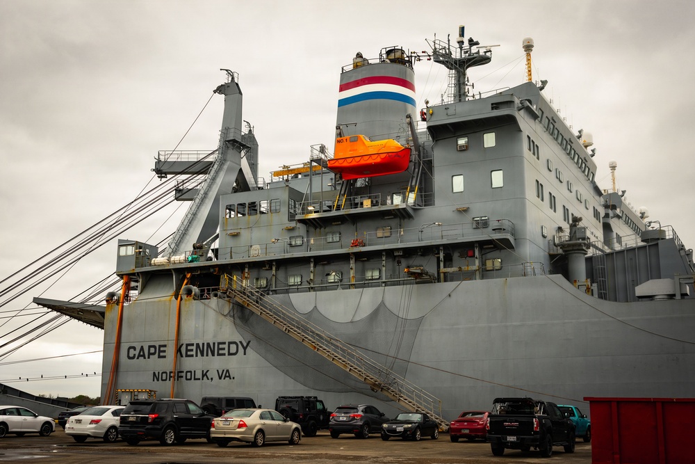 Brig. Gen. Joseph Katz Visits MV Cape Kennedy (T-AKR 5083)