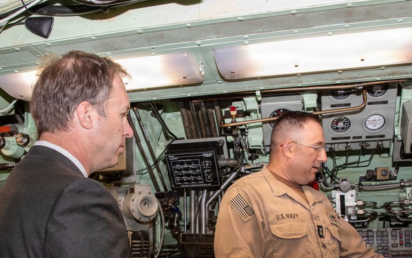 Assistant Secretary of the Navy of the Navy for Manpower and Reserve Affairs Visit Naval Base Point Loma