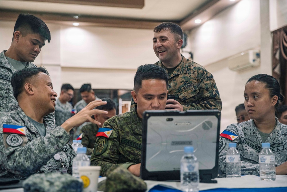 MRF-SEA Marines, Philippine Service Members Conduct Battle Staff Training