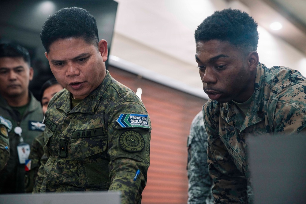 MRF-SEA Marines, Philippine Service Members Conduct Battle Staff Training