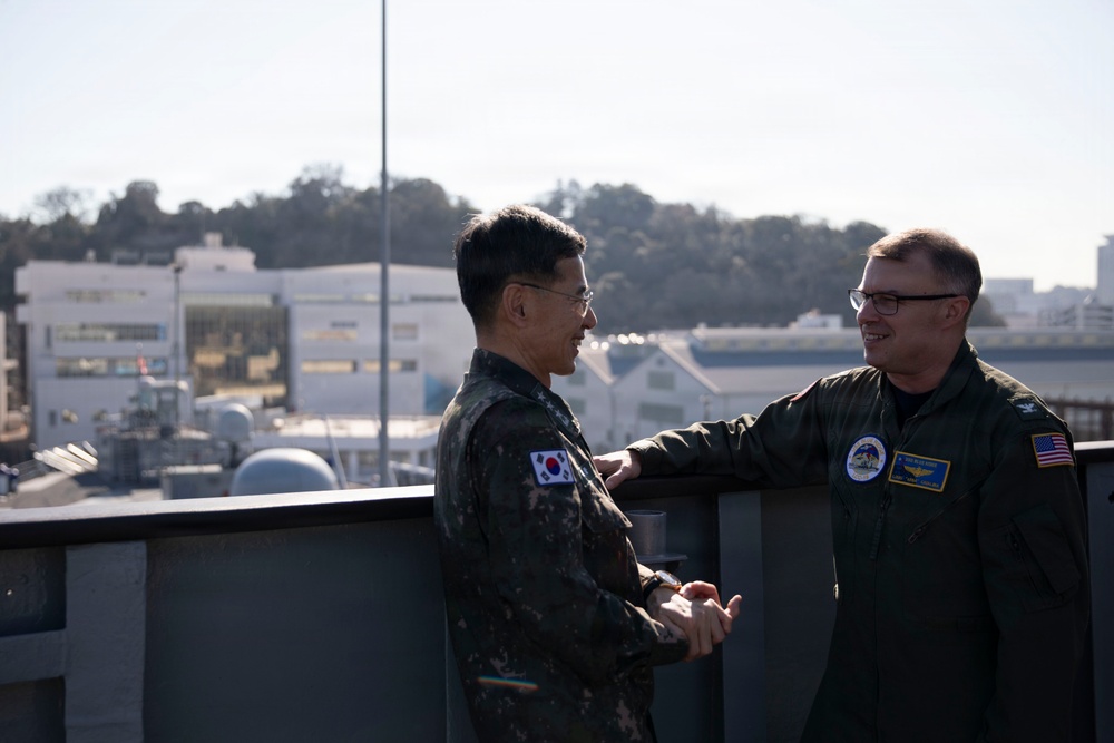 Commander, Republic of Korea Fleet visits USS Blue Ridge, meets with Commander, U.S. 7th Fleet
