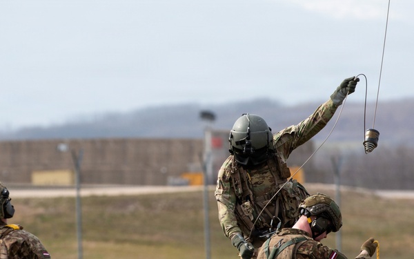 U.S. MEDEVAC team conducts hoist training with Latvian Soldiers