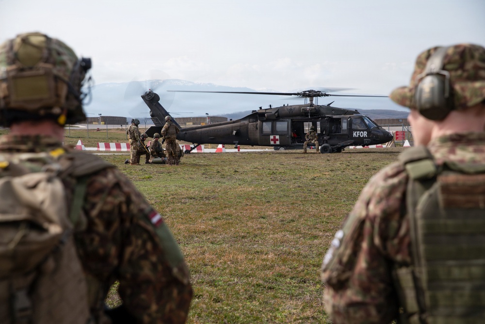 U.S. MEDEVAC team conducts hoist training with Latvian Soldiers