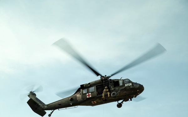 U.S. MEDEVAC team conducts hoist training with Latvian Soldiers