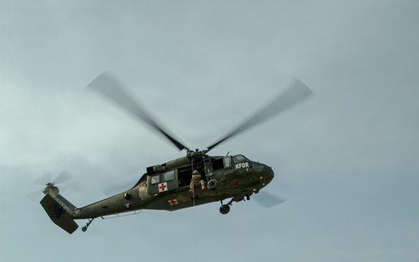 U.S. MEDEVAC team conducts hoist training with Latvian Soldiers