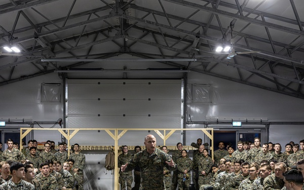 CORE26 | 2nd Marine Division Commanding General Presents Awards in Norway