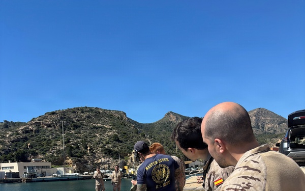 Underwater Construction Team One, Spanish Navy Conduct Bilateral Dive Exchange in Cartagena