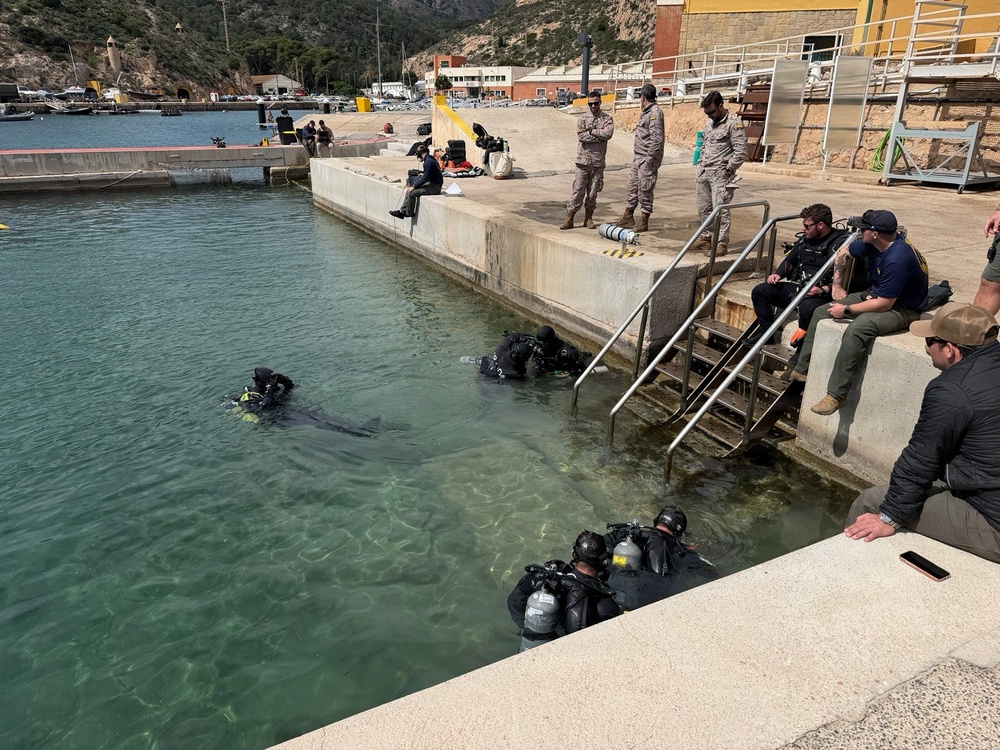 Underwater Construction Team One, Spanish Navy Conduct Bilateral Dive Exchange in Cartagena