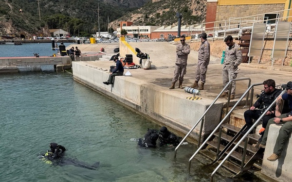 Underwater Construction Team One, Spanish Navy Conduct Bilateral Dive Exchange in Cartagena