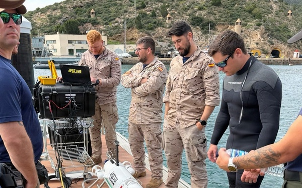 Underwater Construction Team One, Spanish Navy Conduct Bilateral Dive Exchange in Cartagena