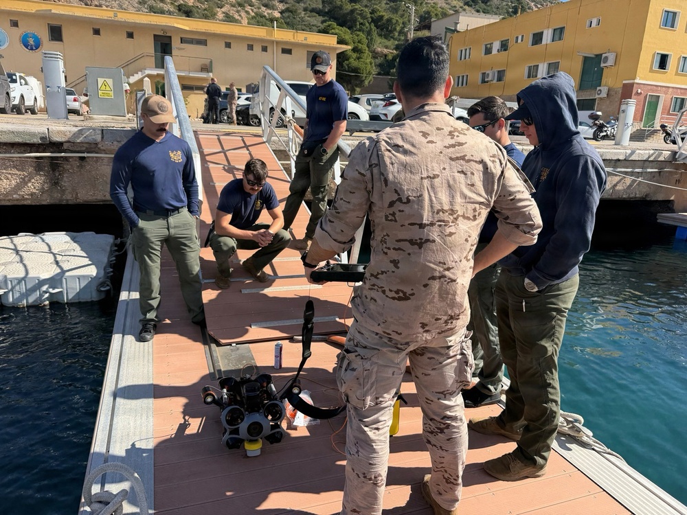 Underwater Construction Team One, Spanish Navy Conduct Bilateral Dive Exchange in Cartagena