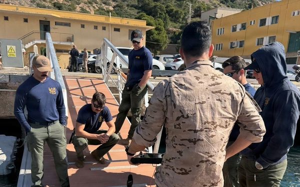 Underwater Construction Team One, Spanish Navy Conduct Bilateral Dive Exchange in Cartagena