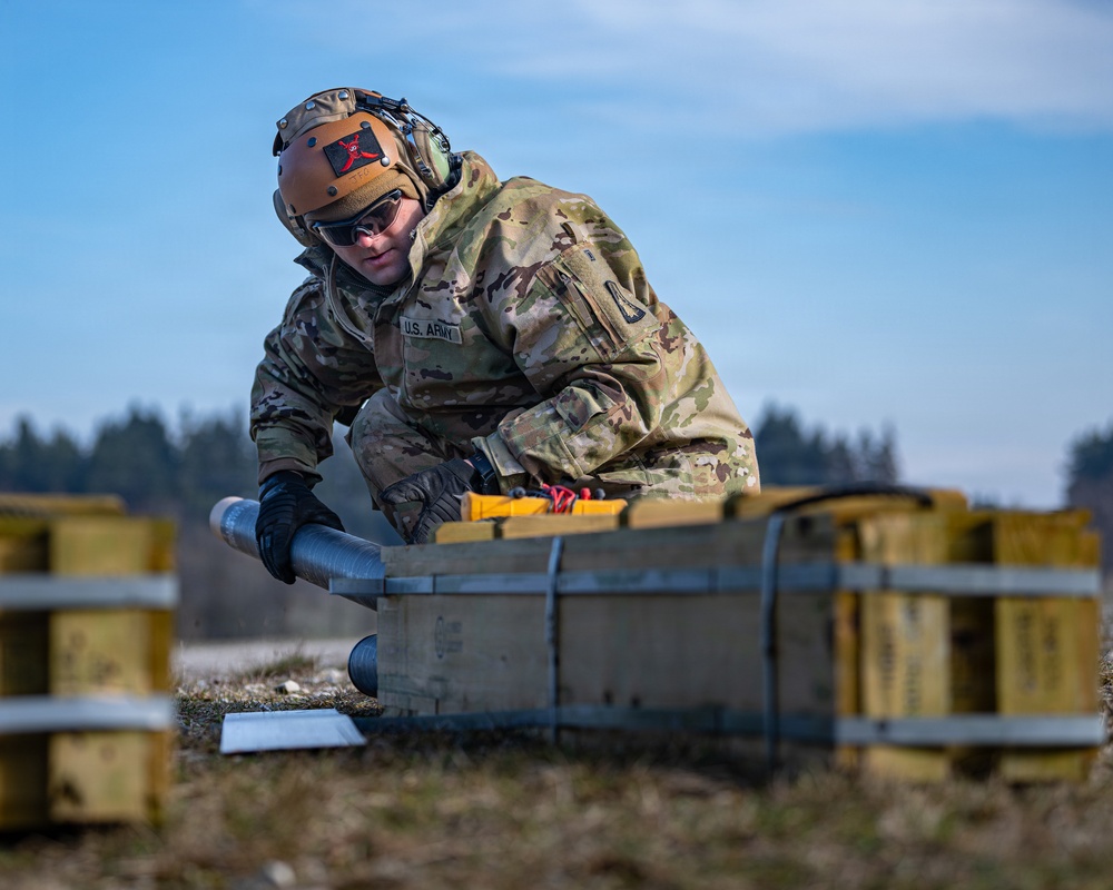 Operation Skyfall: Apache Crews Refine Air‑to‑Air Precision Against UAS Threats