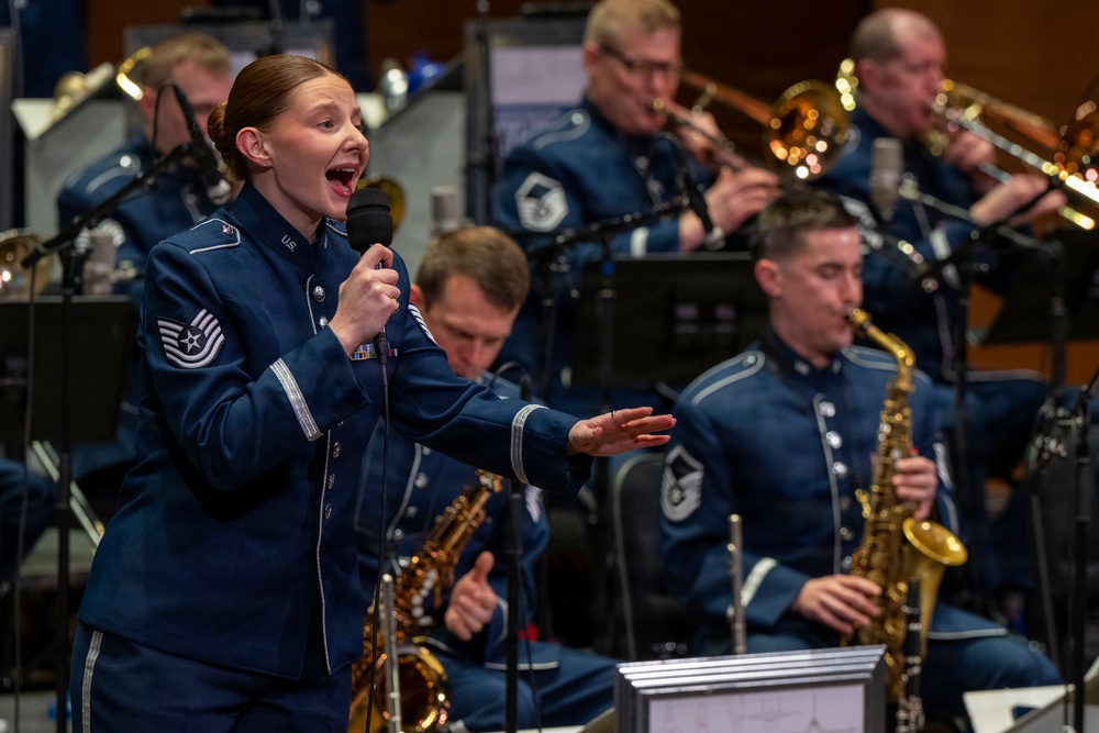 Air Force Band honors American music with community