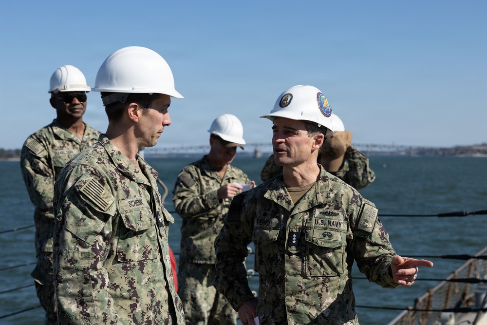 C2F VADM Doug Perry Visits USS Gonzalez