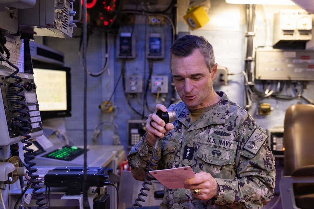 C2F Commander VADM Doug Perry Visits USS Gonzalez