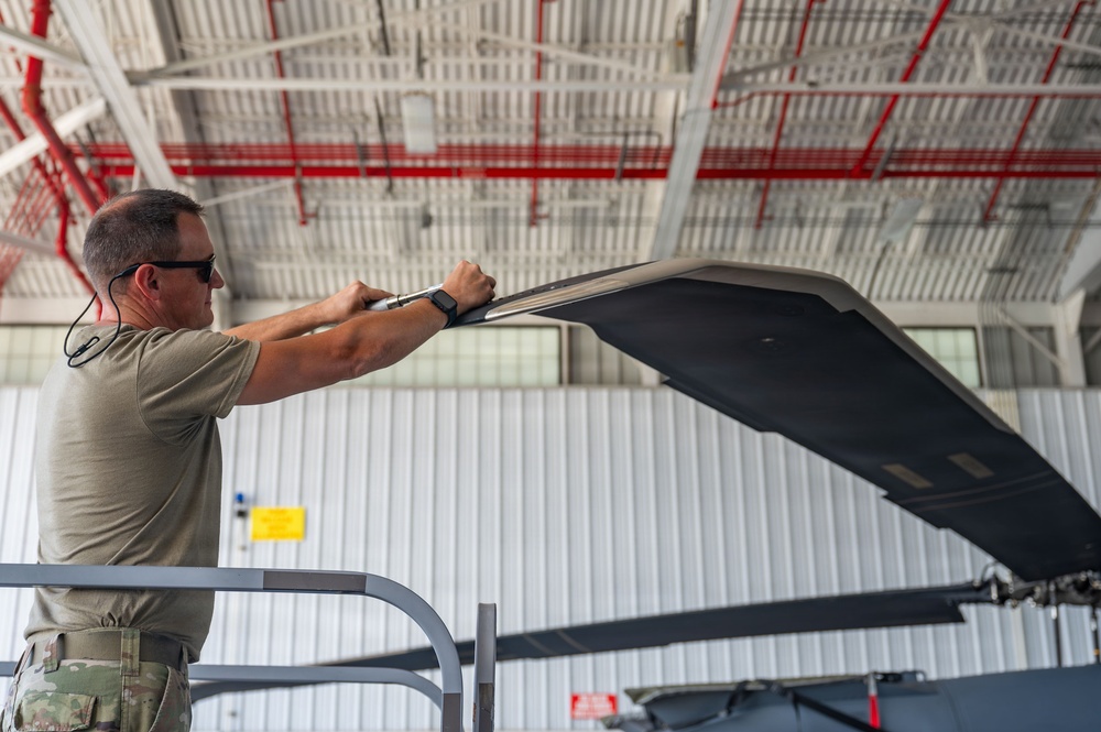 Replacement of a tip cap for a main rotor blade