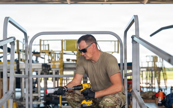 Replacement of a tip cap for a main rotor blade