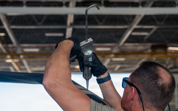 Replacement of a tip cap for a main rotor blade