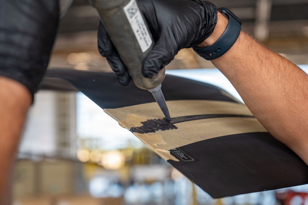 Replacement of a tip cap for a main rotor blade