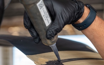 Replacement of a tip cap for a main rotor blade