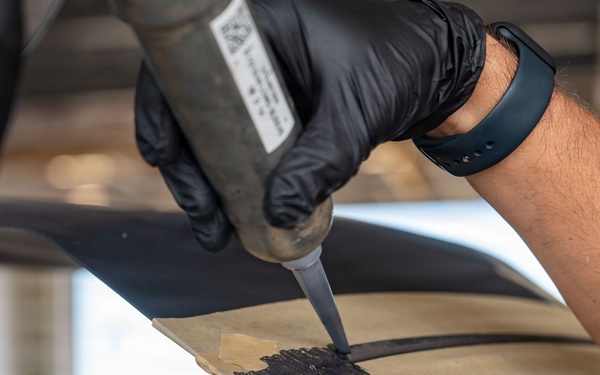 Replacement of a tip cap for a main rotor blade