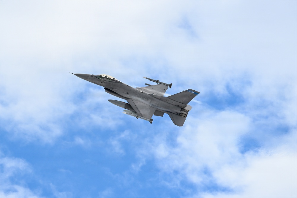 F-16 Fighting Falcons over Duluth