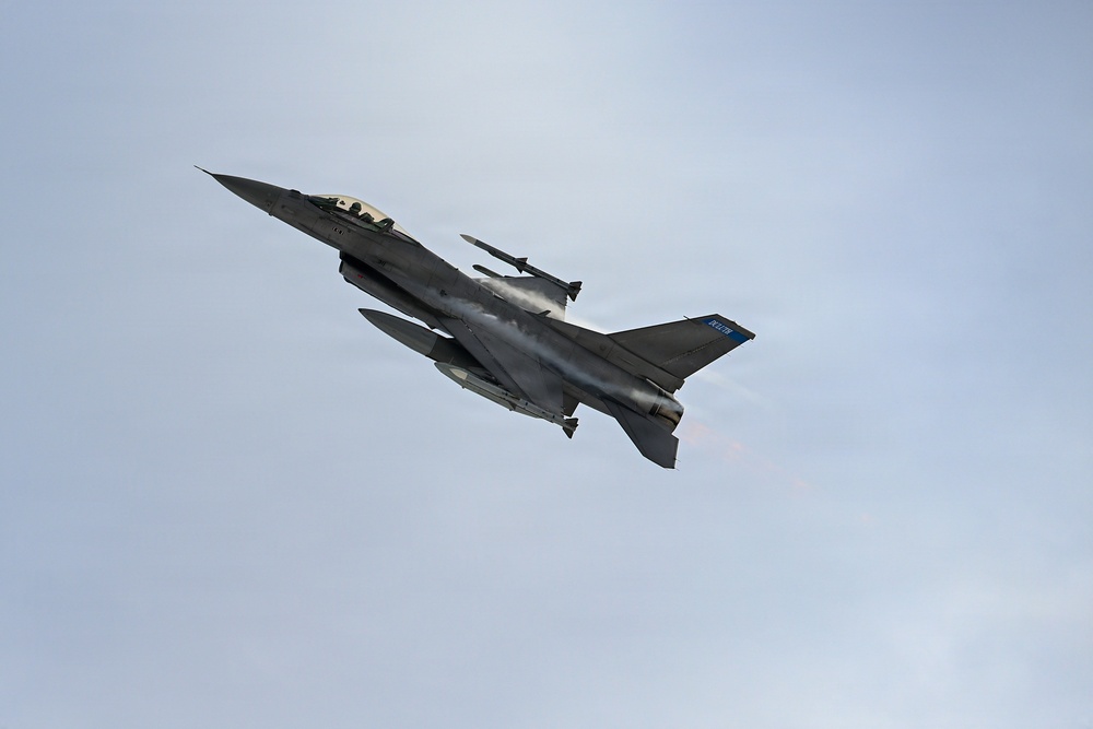 F-16 Fighting Falcons over Duluth