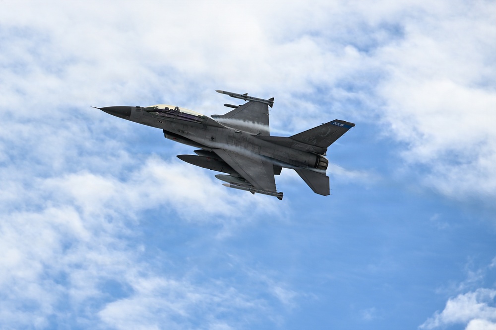 F-16 Fighting Falcons over Duluth