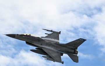 F-16 Fighting Falcons over Duluth