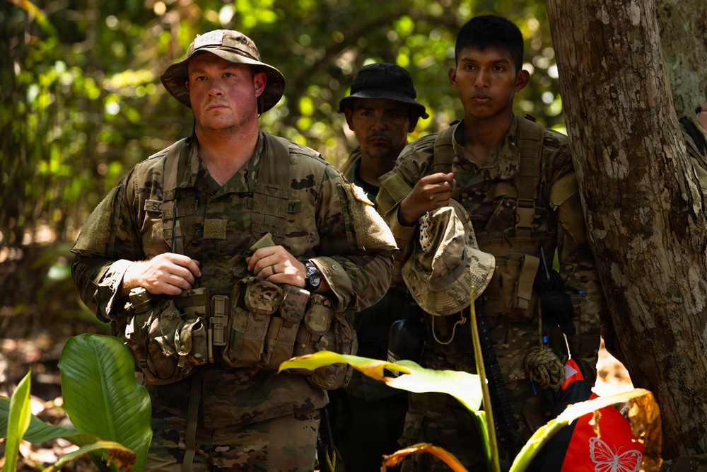 Jungle Operations Training Course - Panama: Jungle Waterborne Operations