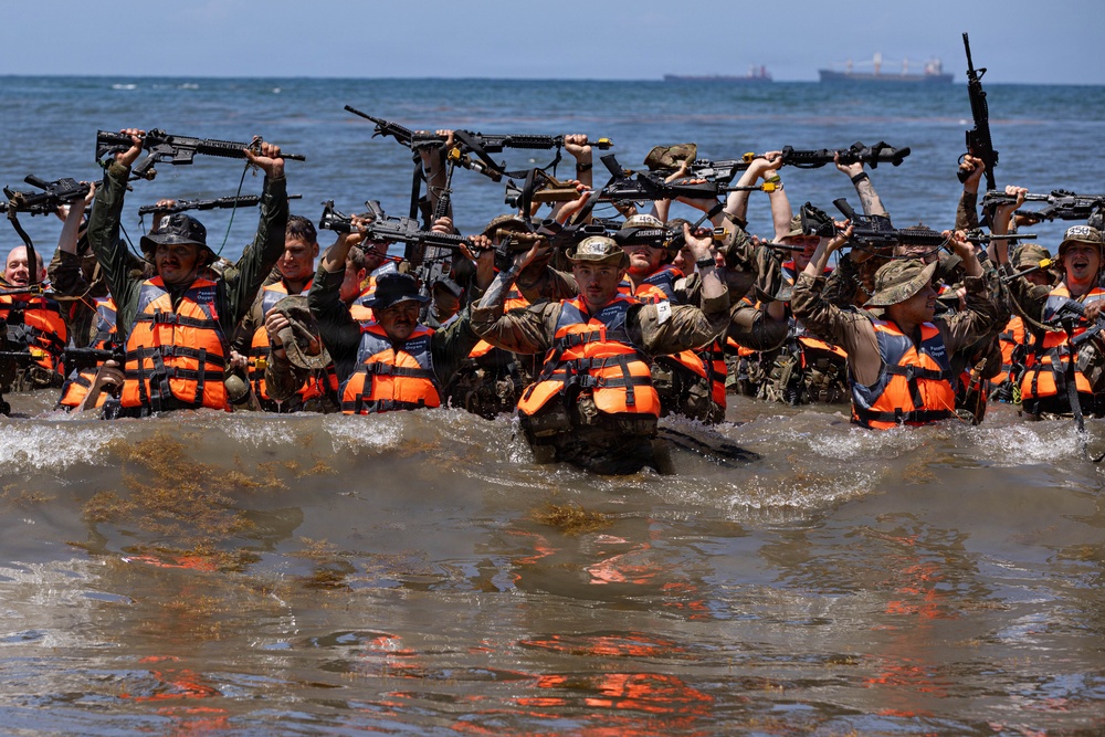 Jungle Operations Training Course - Panama: Jungle Waterborne Operations