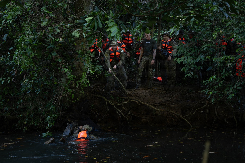 Jungle Operations Training Course - Panama: Jungle Waterborne Operations