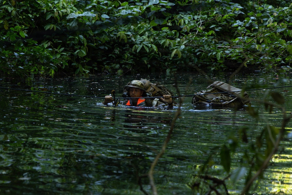 Jungle Operations Training Course - Panama: Jungle Waterborne Operations