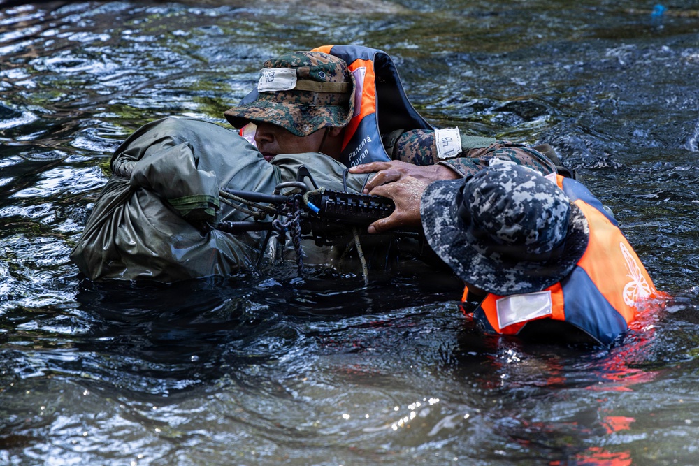 Jungle Operations Training Course - Panama: Jungle Waterborne Operations