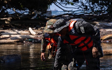 Jungle Operations Training Course - Panama: Jungle Waterborne Operations