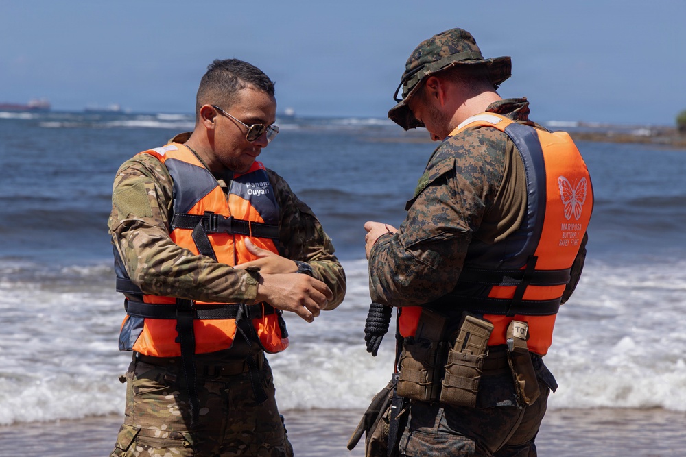 Jungle Operations Training Course - Panama: Jungle Waterborne Operations