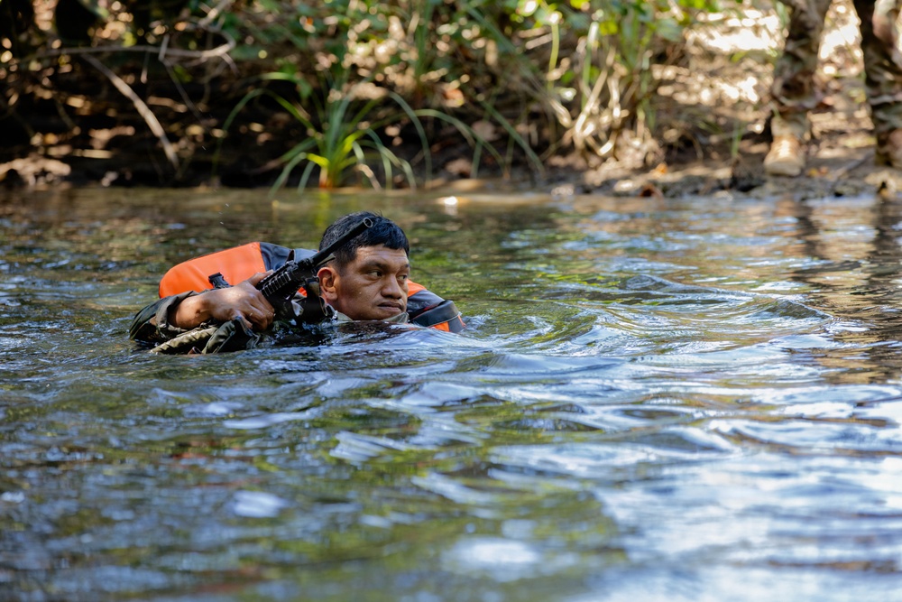 Jungle Operations Training Course - Panama: Jungle Waterborne Operations