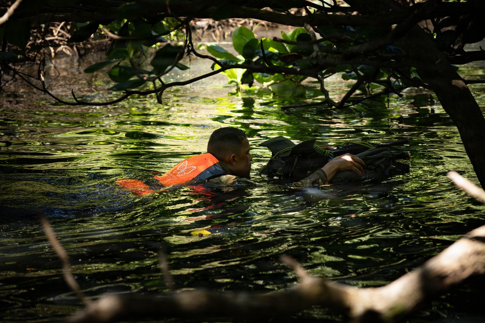 Jungle Operations Training Course - Panama: Jungle Waterborne Operations
